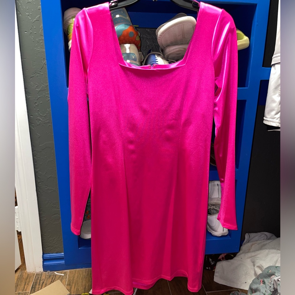 Gianni Bini Large long sleeve hot pink dress!